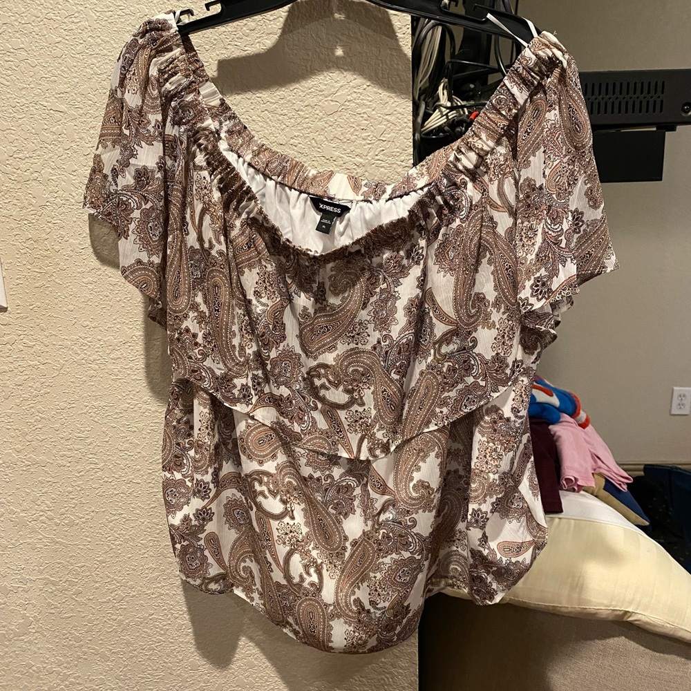 EXPRESS OFF THE SHOULDER DRESS. New with no tags. Size xl